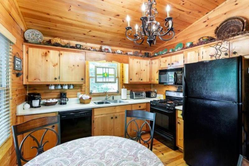 הוילה בלו רידג' Mountain Spirit Cabin - Fireplace And Hot Tub מראה חיצוני תמונה