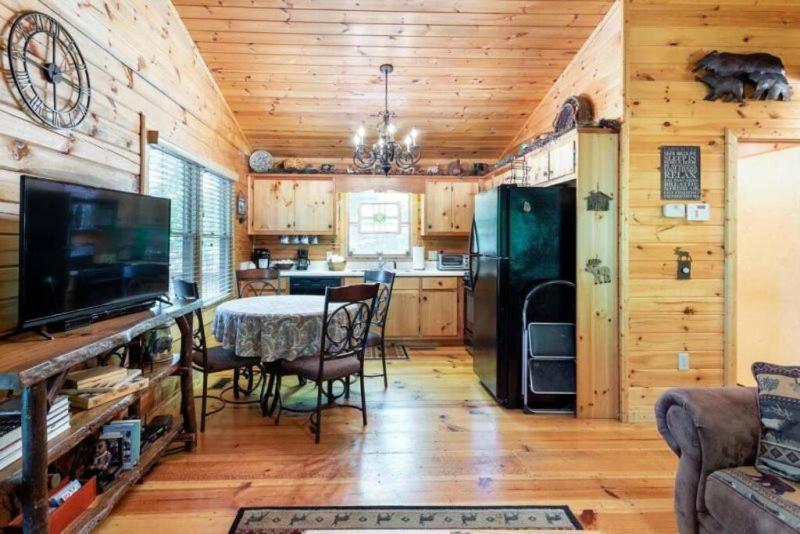 הוילה בלו רידג' Mountain Spirit Cabin - Fireplace And Hot Tub מראה חיצוני תמונה